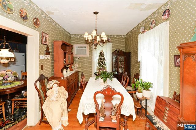 10 Ackerman Avenue, Emerson, NJ 07630