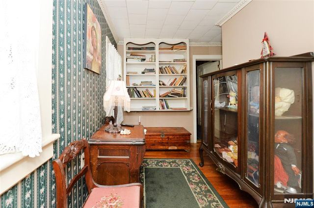 10 Ackerman Avenue, Emerson, NJ 07630
