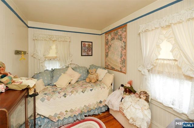 10 Ackerman Avenue, Emerson, NJ 07630