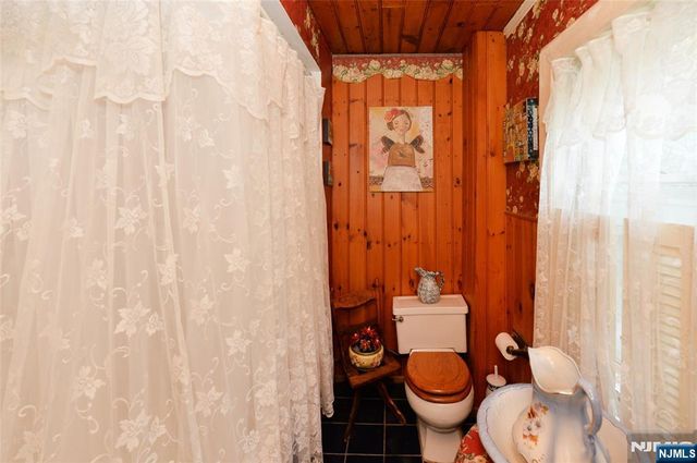 10 Ackerman Avenue, Emerson, NJ 07630