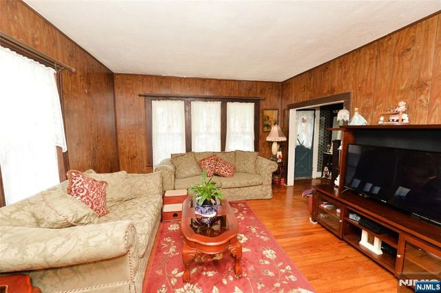 10 Ackerman Avenue, Emerson, NJ 07630