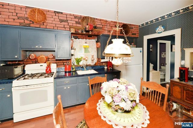 10 Ackerman Avenue, Emerson, NJ 07630