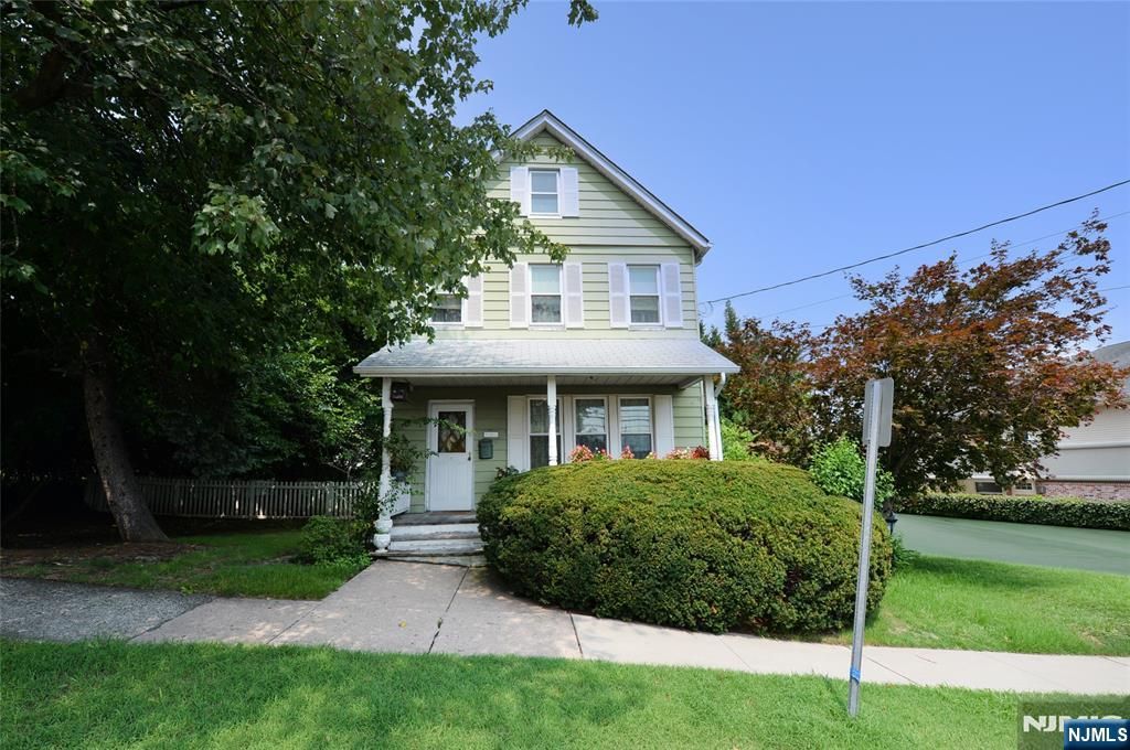 10 Ackerman Avenue, Emerson, NJ 07630