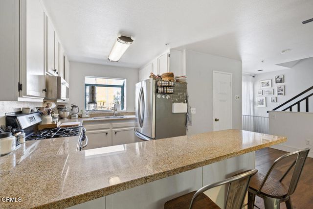 877 S B Street, Oxnard, CA 93030