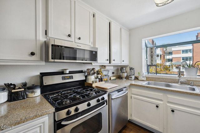 877 S B Street, Oxnard, CA 93030