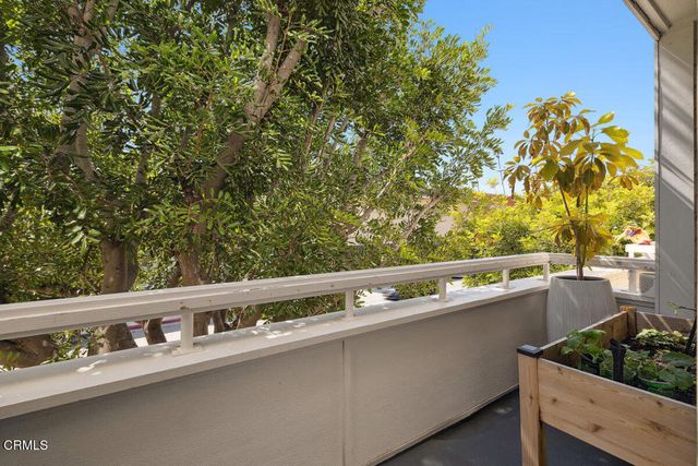 877 S B Street, Oxnard, CA 93030