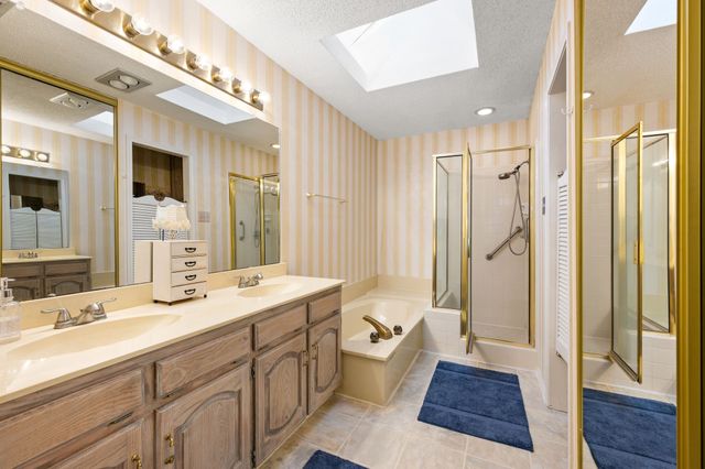 1828 Realistic Court, Bedford, TX 76021