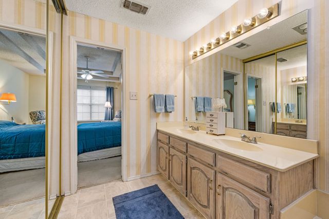 1828 Realistic Court, Bedford, TX 76021