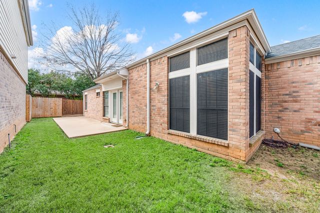 1828 Realistic Court, Bedford, TX 76021