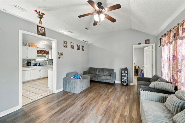 613 Cedar Bend Ln, La Vergne, TN 37086