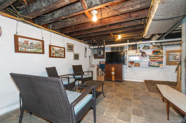 8 Plymouth Road, Great Neck, NY 11023