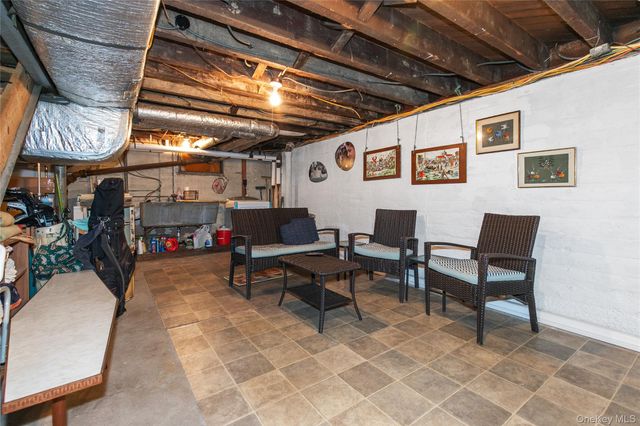 8 Plymouth Road, Great Neck, NY 11023