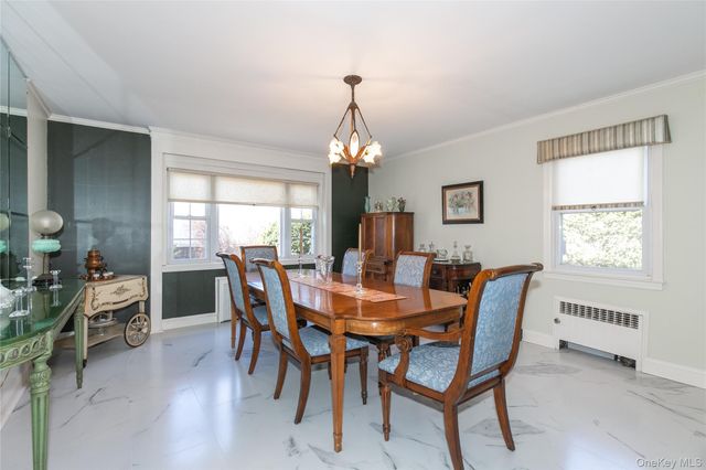 8 Plymouth Road, Great Neck, NY 11023