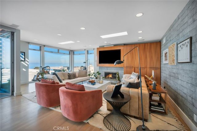 121 16th Street, Manhattan Beach, CA 90266