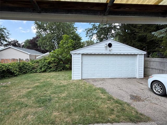 2065 Brady Avenue, Burton, MI 48529