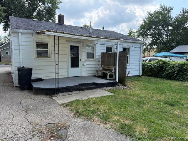 2065 Brady Avenue, Burton, MI 48529