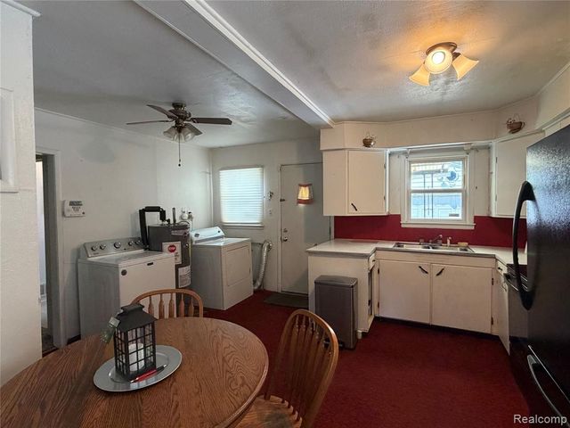 2065 Brady Avenue, Burton, MI 48529