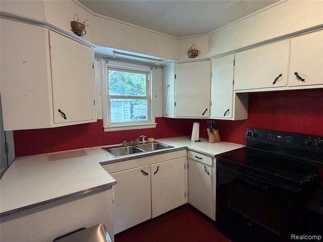 2065 Brady Avenue, Burton, MI 48529