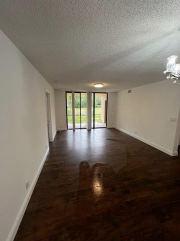 5721 Riverside Drive 102b5, Coral Springs, FL 33067