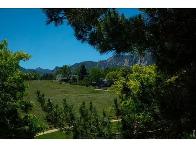 4220 Greenbriar Blvd, Boulder, CO 80305