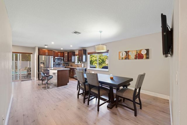 911 SW 87th Avenue, Pembroke Pines, FL 33025