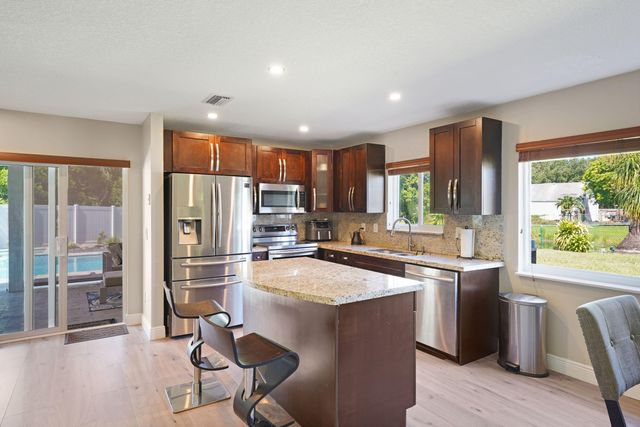 911 SW 87th Avenue, Pembroke Pines, FL 33025