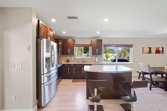 911 SW 87th Avenue, Pembroke Pines, FL 33025
