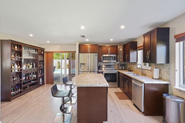 911 SW 87th Avenue, Pembroke Pines, FL 33025