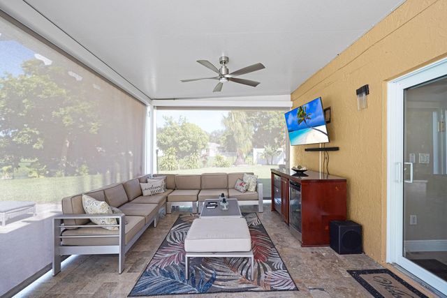 911 SW 87th Avenue, Pembroke Pines, FL 33025