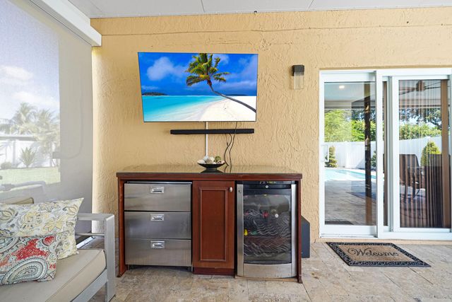 911 SW 87th Avenue, Pembroke Pines, FL 33025
