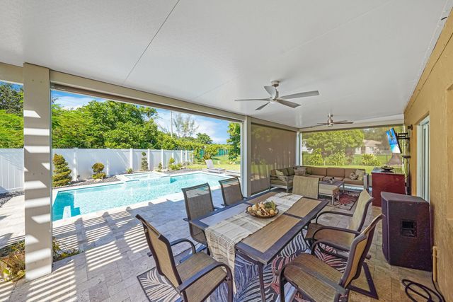 911 SW 87th Avenue, Pembroke Pines, FL 33025