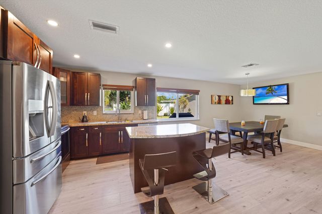 911 SW 87th Avenue, Pembroke Pines, FL 33025