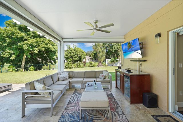 911 SW 87th Avenue, Pembroke Pines, FL 33025