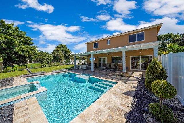 911 SW 87th Avenue, Pembroke Pines, FL 33025