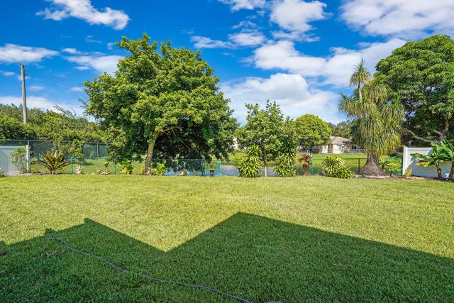 911 SW 87th Avenue, Pembroke Pines, FL 33025