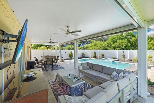 911 SW 87th Avenue, Pembroke Pines, FL 33025