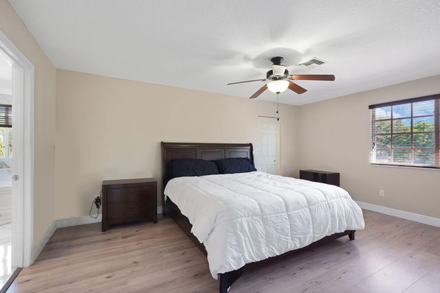 911 SW 87th Avenue, Pembroke Pines, FL 33025