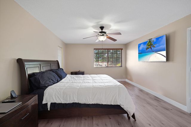 911 SW 87th Avenue, Pembroke Pines, FL 33025