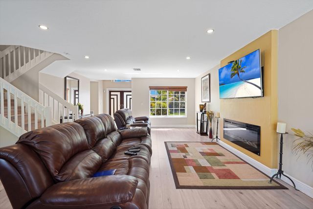 911 SW 87th Avenue, Pembroke Pines, FL 33025