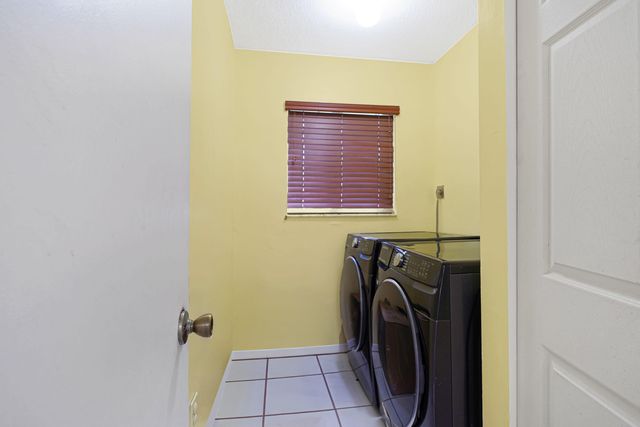 911 SW 87th Avenue, Pembroke Pines, FL 33025
