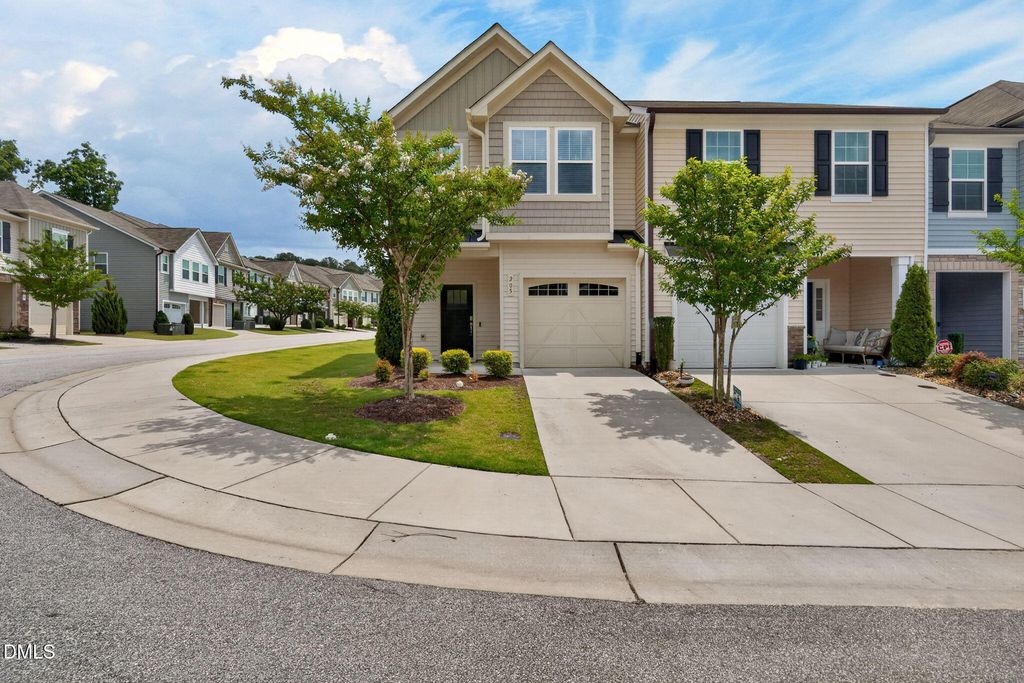 205 E Porthaven Way, Clayton, NC 27527