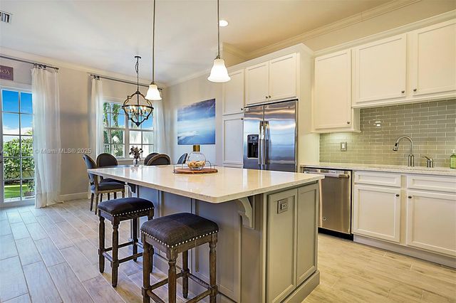 140 Ocean Breeze Dr, Juno Beach, FL 33408