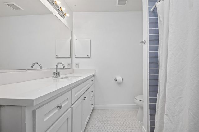 12618 Huntingwick Drive 100, Houston, TX 77024