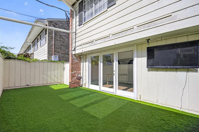 12618 Huntingwick Drive 100, Houston, TX 77024