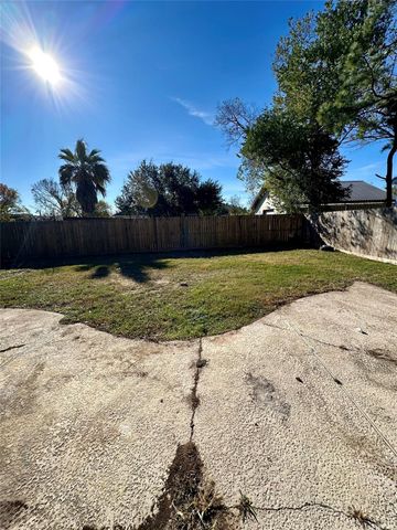 5142 37th Street, Dickinson, TX 77539