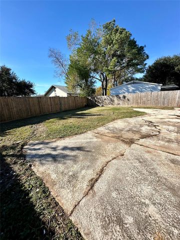 5142 37th Street, Dickinson, TX 77539