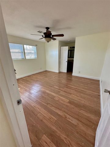 5142 37th Street, Dickinson, TX 77539