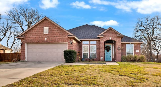 403 Lochwood Circle, Lake Dallas, TX 75065