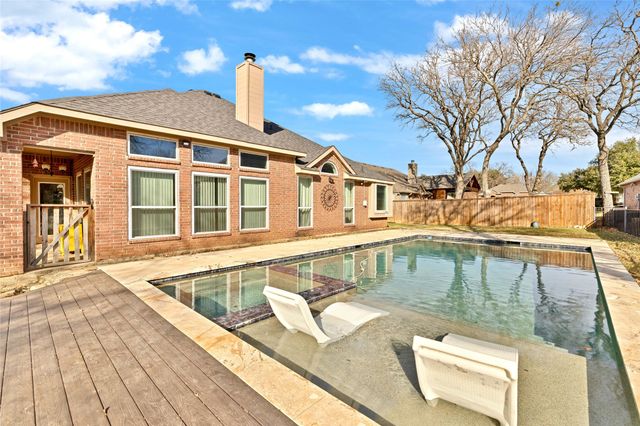 403 Lochwood Circle, Lake Dallas, TX 75065