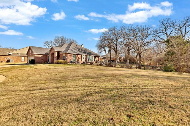 403 Lochwood Circle, Lake Dallas, TX 75065